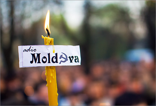 Adio Moldova comunistă (imagini de la protestele din Chişinău, 6 aprilie 2009)